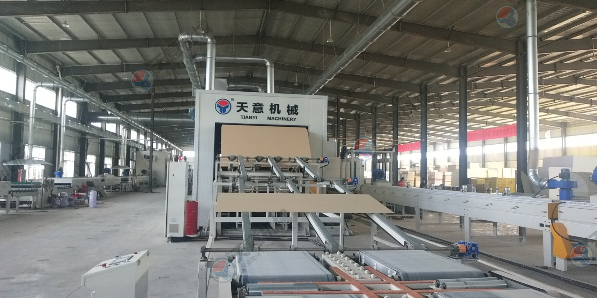 保溫裝飾一體板設(shè)備特點